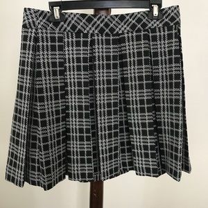 Banana Republic pleated skirt size 12, NWT